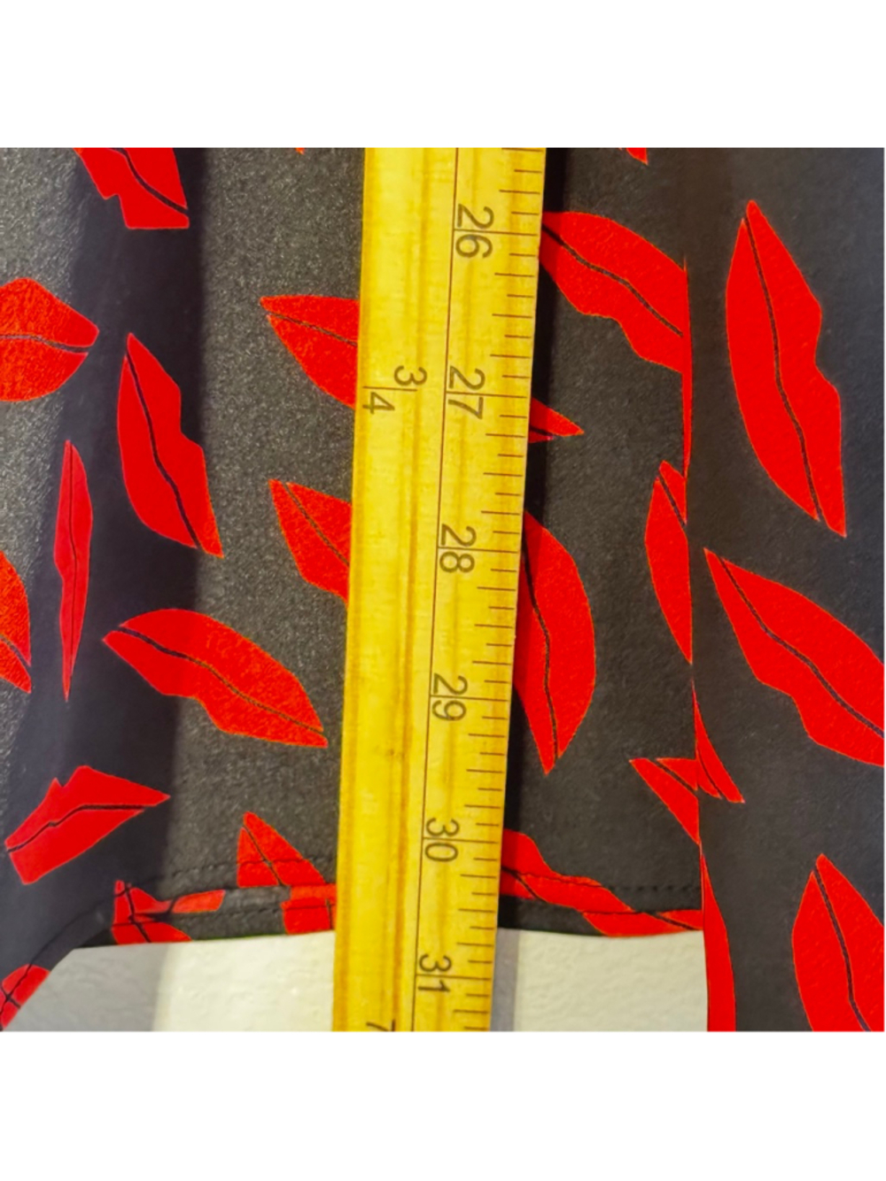 Size L Women's Ann Taylor Factory Black Red Lips Satin Elastic Waist Midi Skirt - Picture 4 of 7